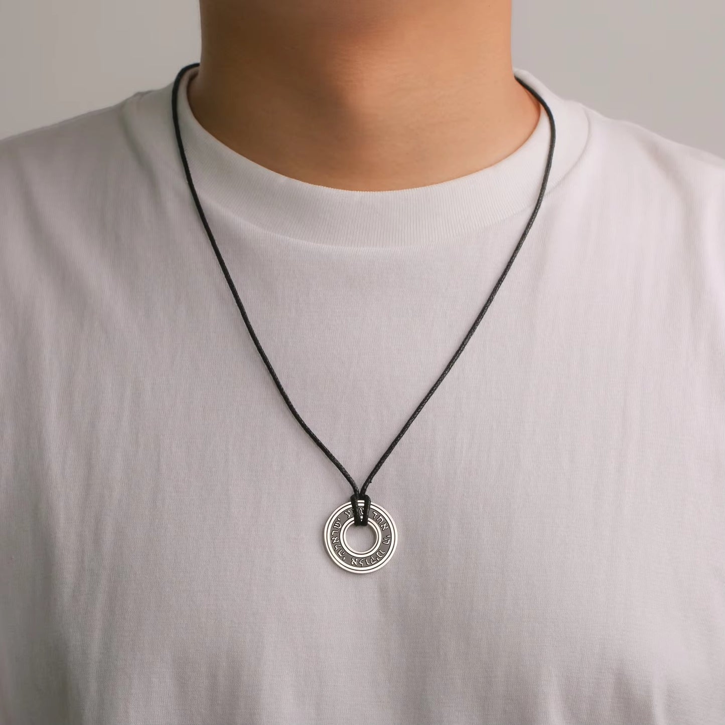 FLOs Shema Unity Circle Pendant