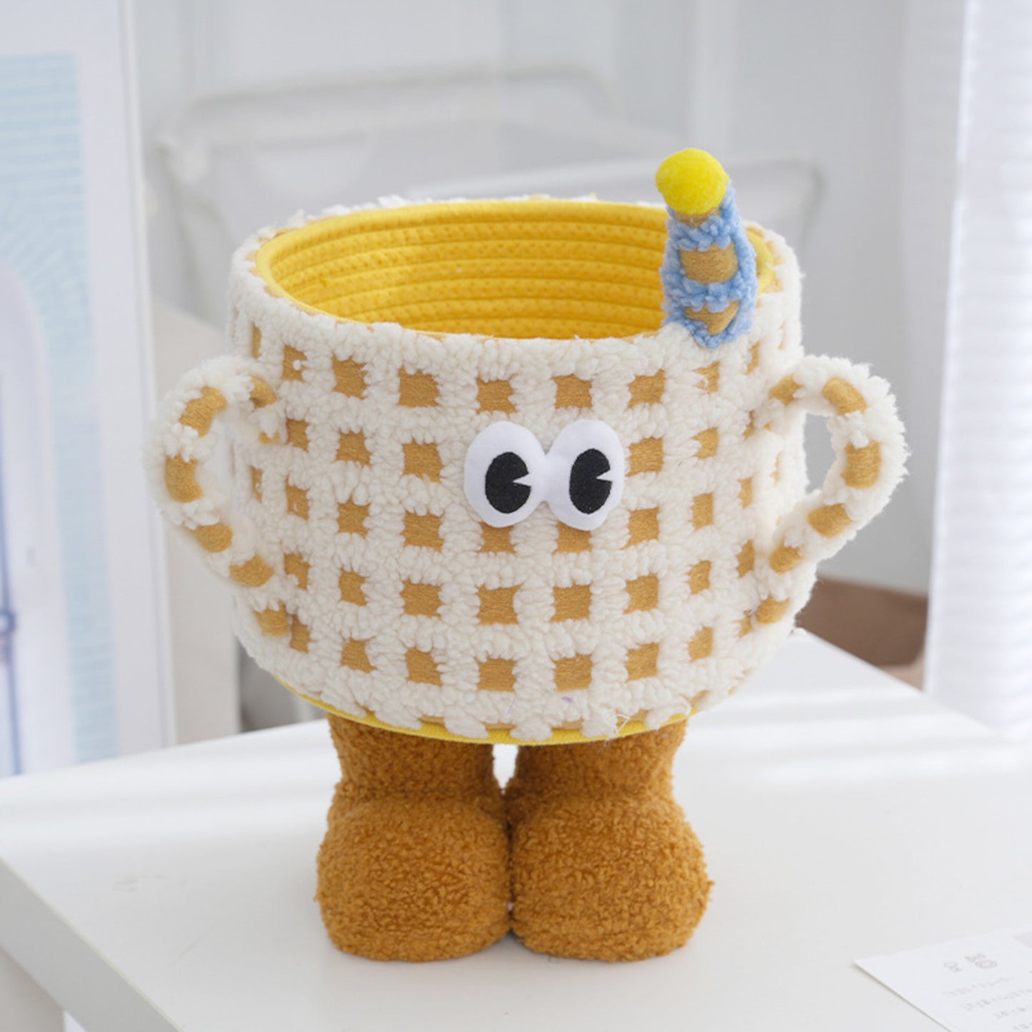 Peek-a-Boo Footed Crochet Basket