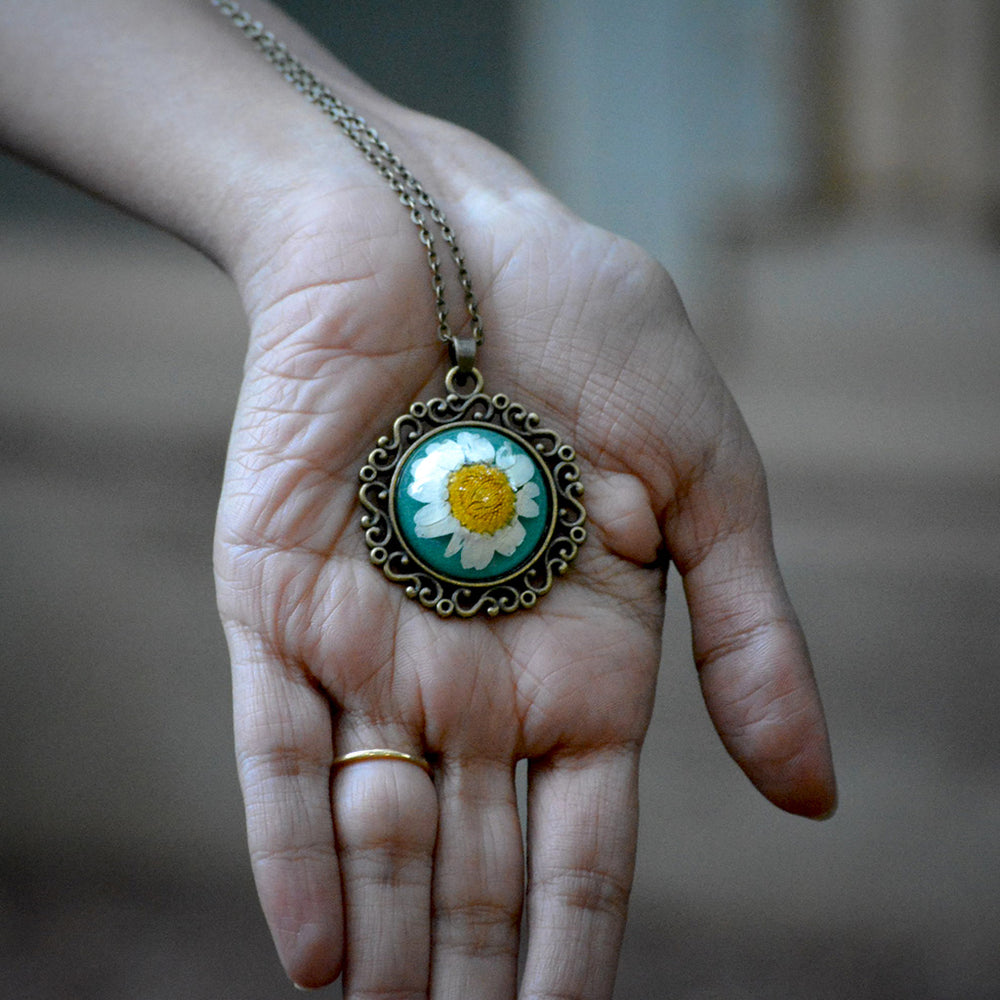 FLO's Frosted Daisy Real Dried Flower Necklace