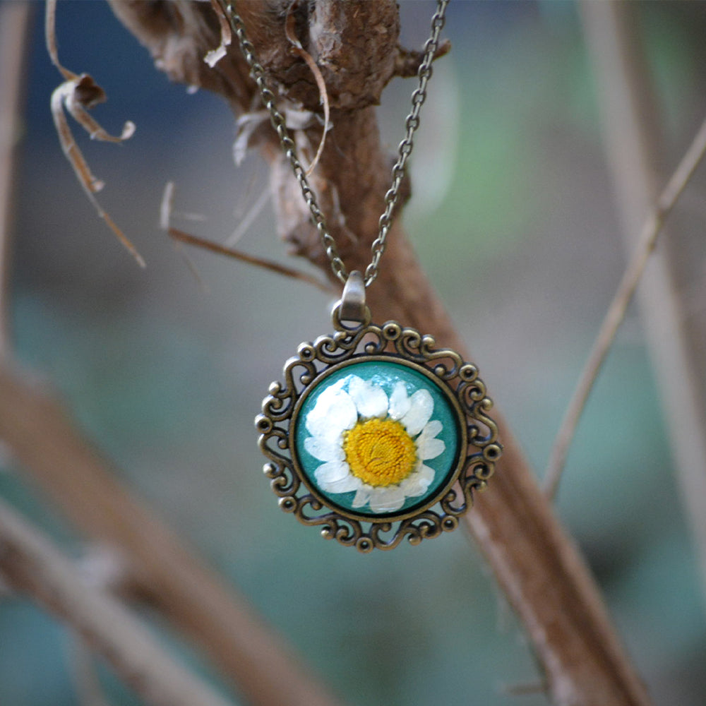 FLO's Frosted Daisy Real Dried Flower Necklace